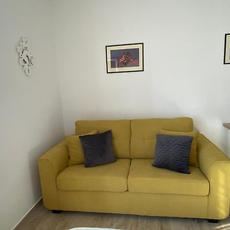 Apartments Carpe Diem Primosten Ruang foto
