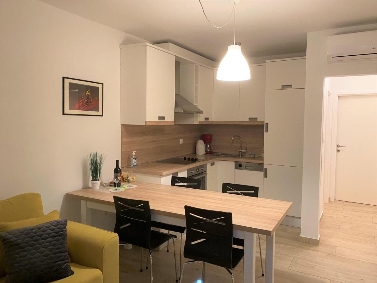 Apartments Carpe Diem Primosten Bagian luar foto