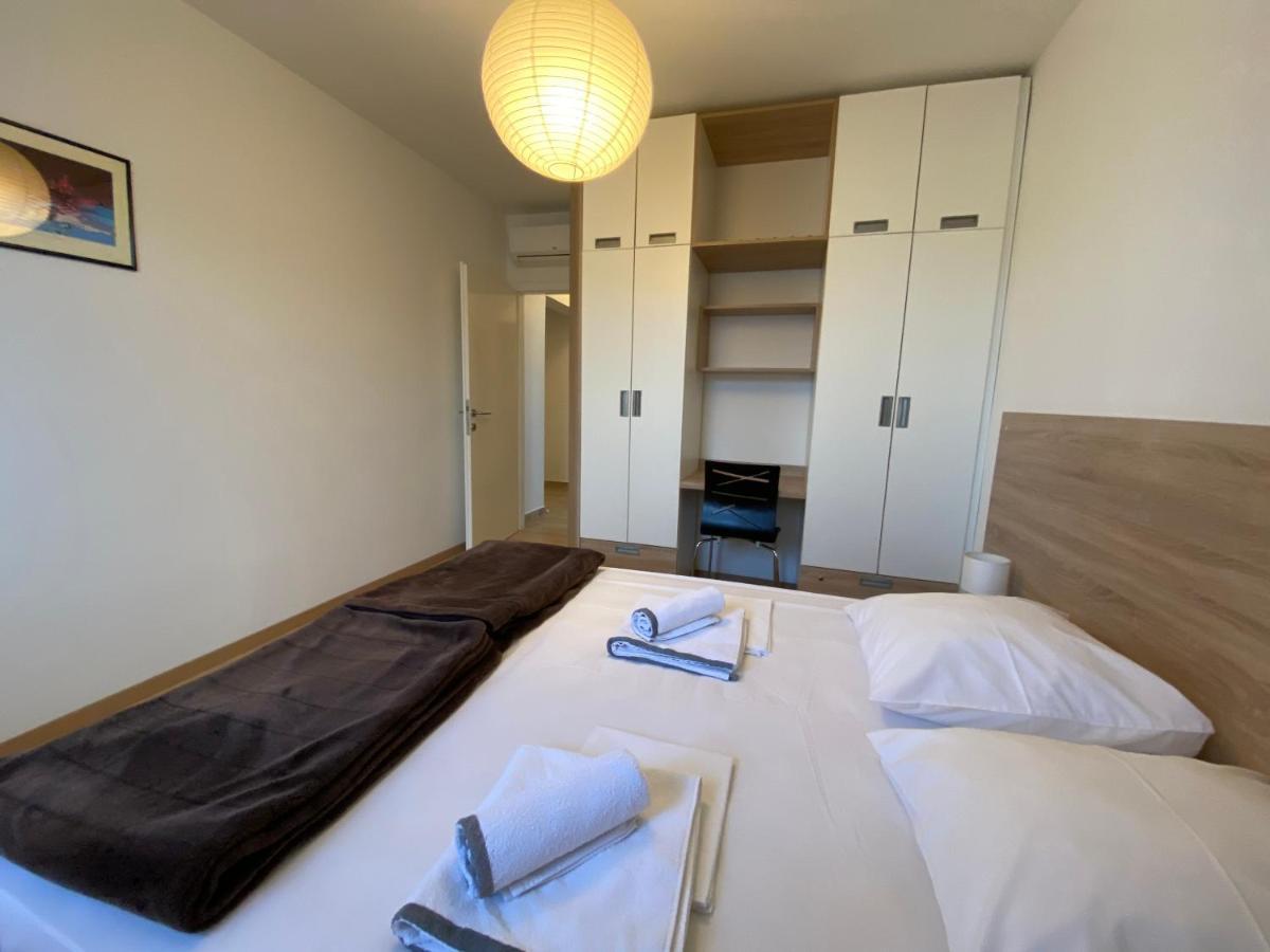 Apartments Carpe Diem Primosten Bagian luar foto