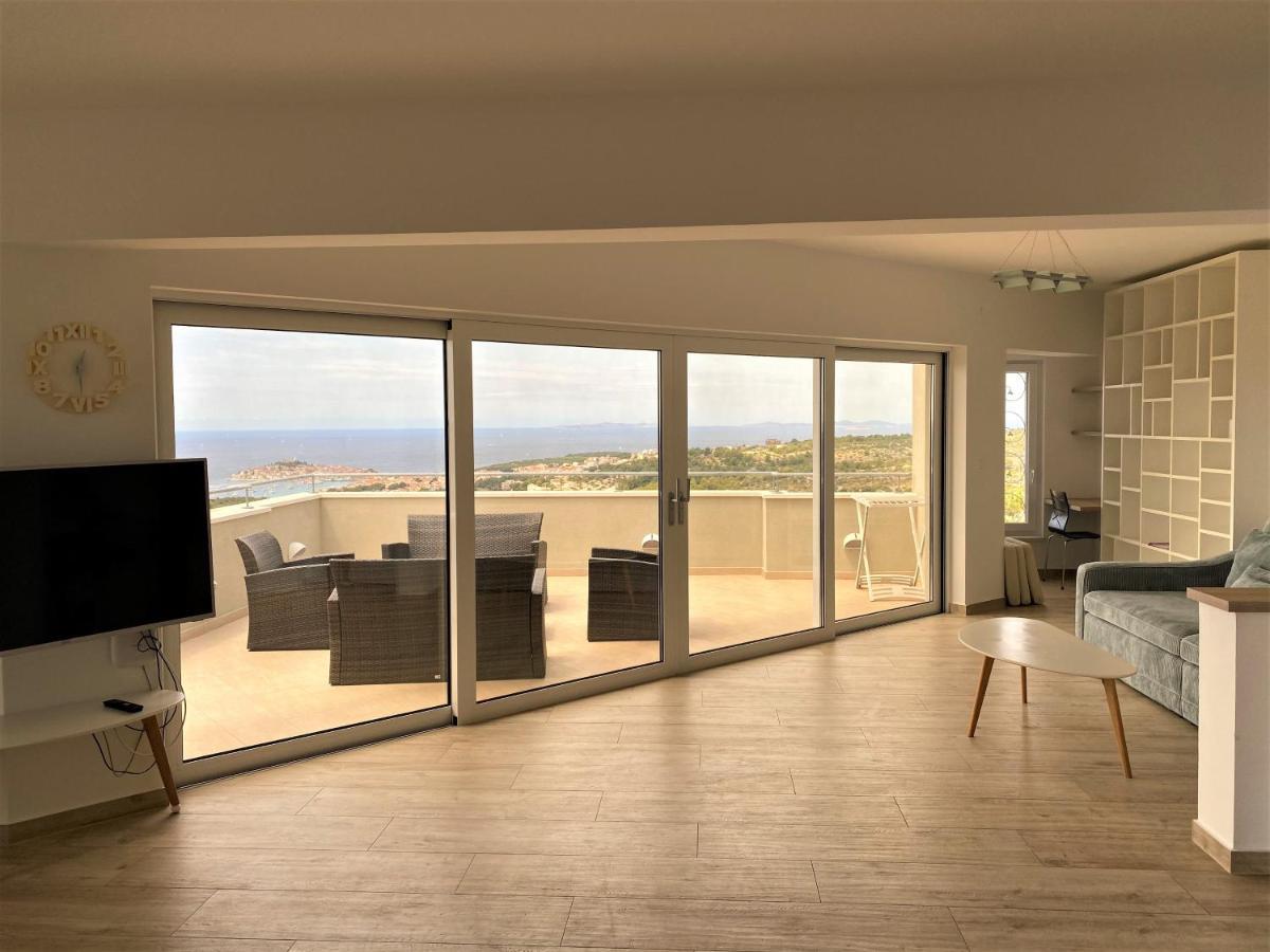 Apartments Carpe Diem Primosten Bagian luar foto