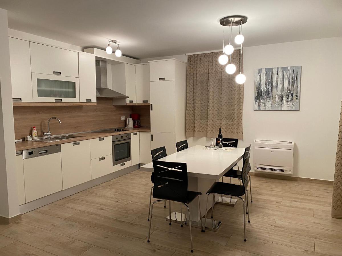 Apartments Carpe Diem Primosten Bagian luar foto