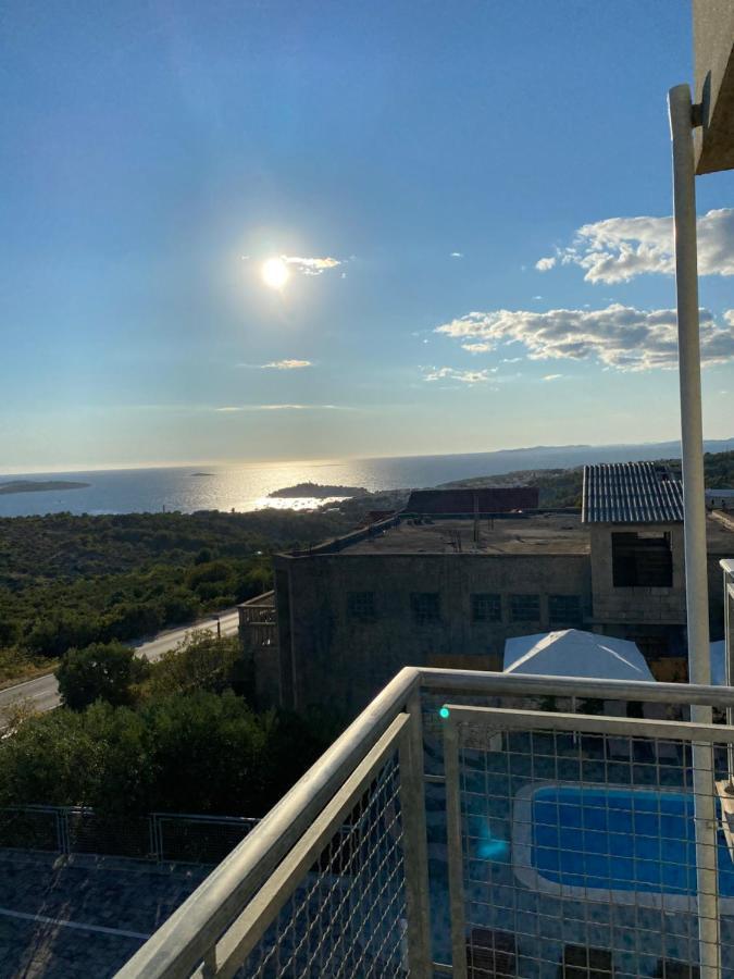 Apartments Carpe Diem Primosten Bagian luar foto