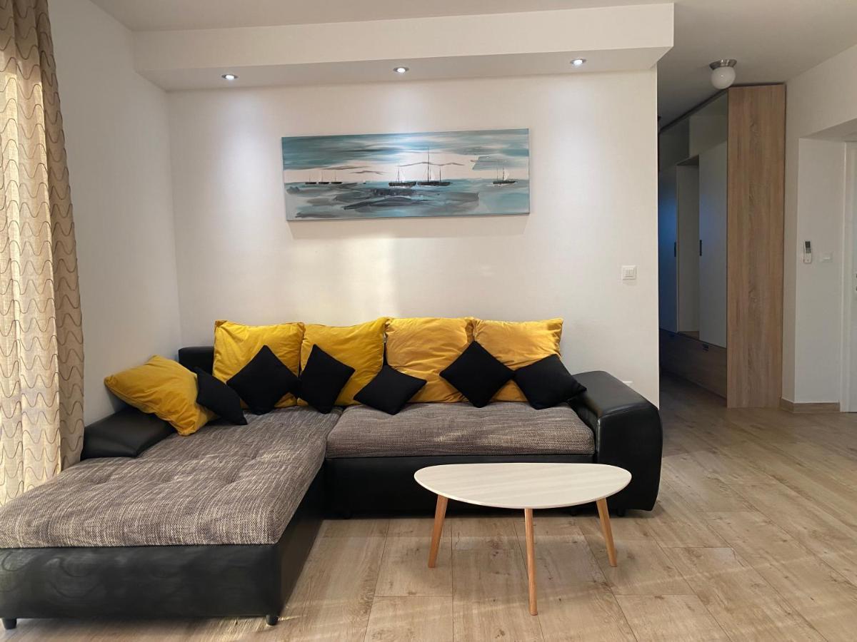 Apartments Carpe Diem Primosten Bagian luar foto