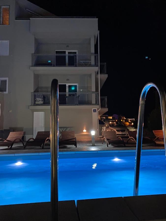 Apartments Carpe Diem Primosten Bagian luar foto