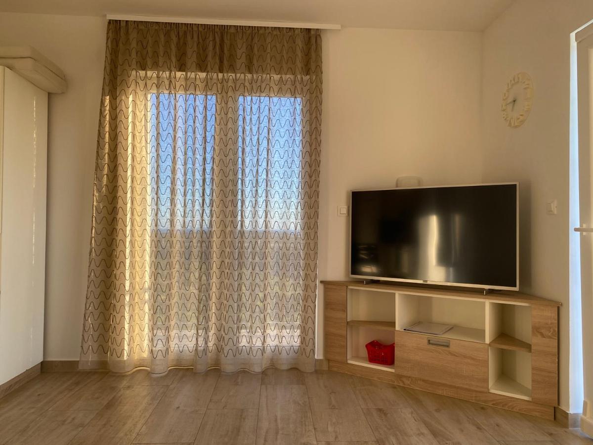 Apartments Carpe Diem Primosten Bagian luar foto