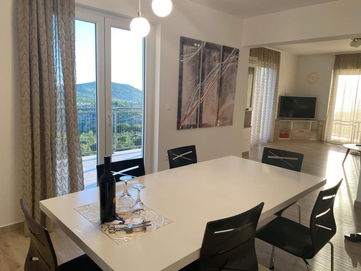 Apartments Carpe Diem Primosten Bagian luar foto