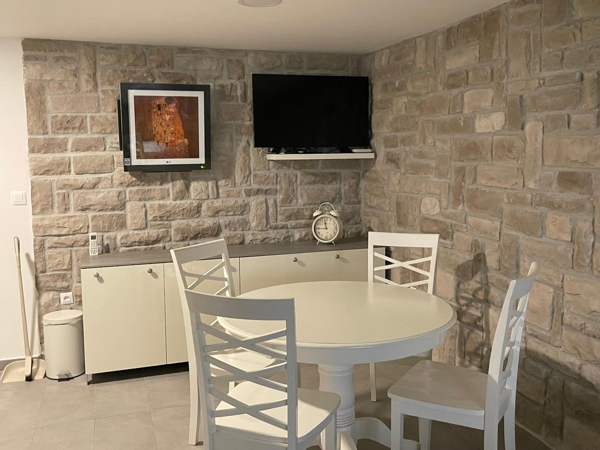 Apartments Carpe Diem Primosten Ruang foto